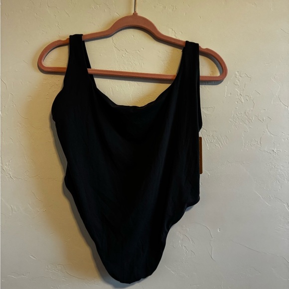 SKIMS RARE Fits everybody high cut bodysuit low back onyx black 3X NWT sold out - Picture 5 of 5